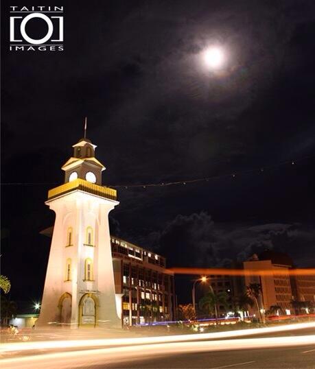 PacificCulture's tweet photo. Apia, Samoa at night. Glowing beauty! @kentaitin https://t.co/qFGgjrsYNh TAITIN IMAGES (: http://t.co/S3HEO2ops8