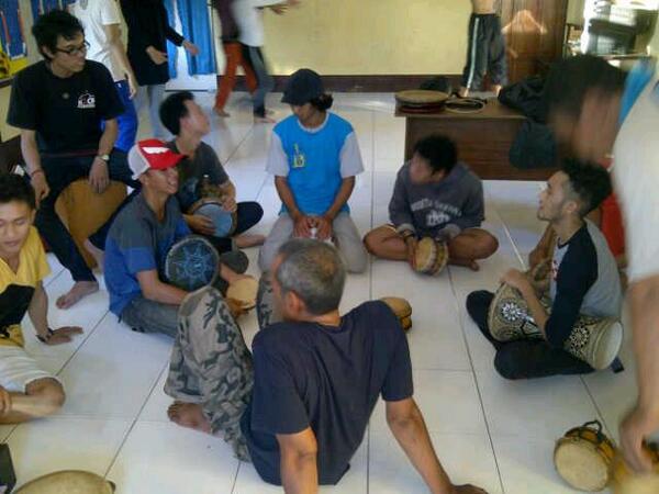 Tca_TF's tweet photo. Done! Rehearsal Tetabuhan Kontemporer.. Jemari meletop dg sukses.. http://t.co/SJwiBb9kuc