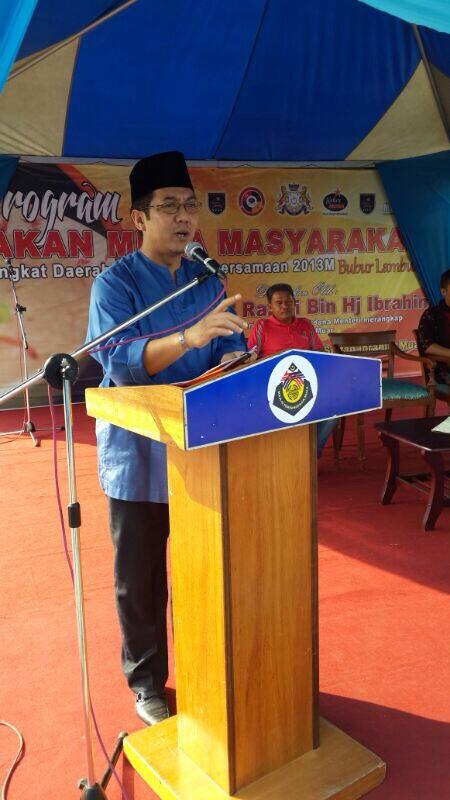 P146muar's tweet photo. Dato @razaliibrahim berucap di Program Rakan Muda Masyarakat Bubur Lambuk anjuran @PBSDMuar @Muartv @P146_Muar http://t.co/TLyLZTCDOQ