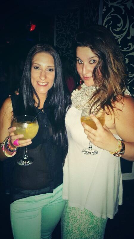 Albix1's tweet photo. Con mi super @_Jen1_ #ladiesnite #copeando #Chelsea http://t.co/ZVEYVq3AlN
