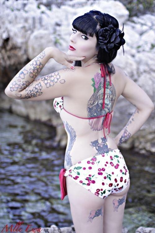 inkerest's tweet photo. Tattoo Girl - http://t.co/ALgyUxvC8R http://t.co/mFh8vj1gAn