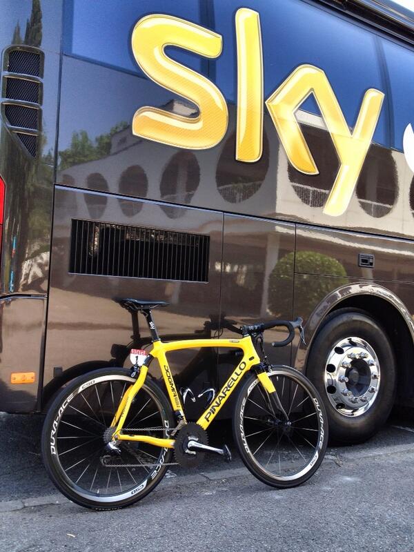 It would be rude not to! "<a href="/modcyclingphoto/">Scott Mitchell</a> Yellow @TeamSky #tdf "