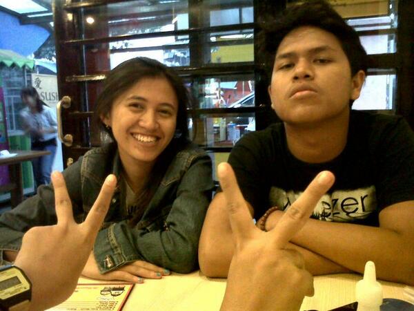audina9's tweet photo. Haha ih gote bet d masukin RT"@Finamrd: Nih yang anniv ke-17 bulan... @audina9 @RizalFormer http://t.co/sIHscHeSyn"