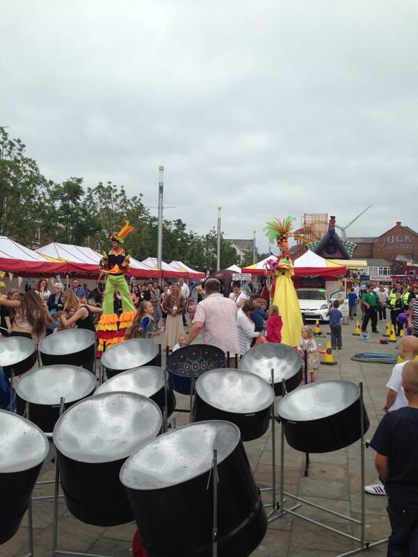 BlythTownFair's tweet photo. @PantoCompanyUSA Matt is back entertaining as we are heading to the close of the town fair #blythtownfair http://t.co/QADrHm27l5