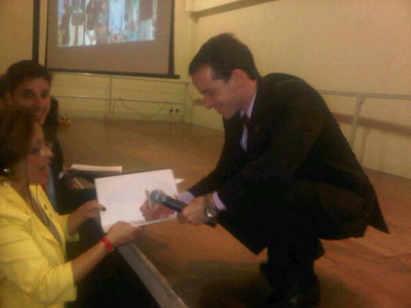 HygorCruz's tweet photo. Bruno Veloso quebrando tudo no STS Vitoria + de 600 pessoas na sala. Rumo a GET Feraaaaa!!! http://t.co/tTyQSibaDz
