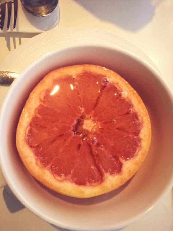 AryaB111_'s tweet photo. Nothing is nothing. Café at Monday to Sunday in seoul. 자몽 with honey. http://t.co/ks6cEF5kof