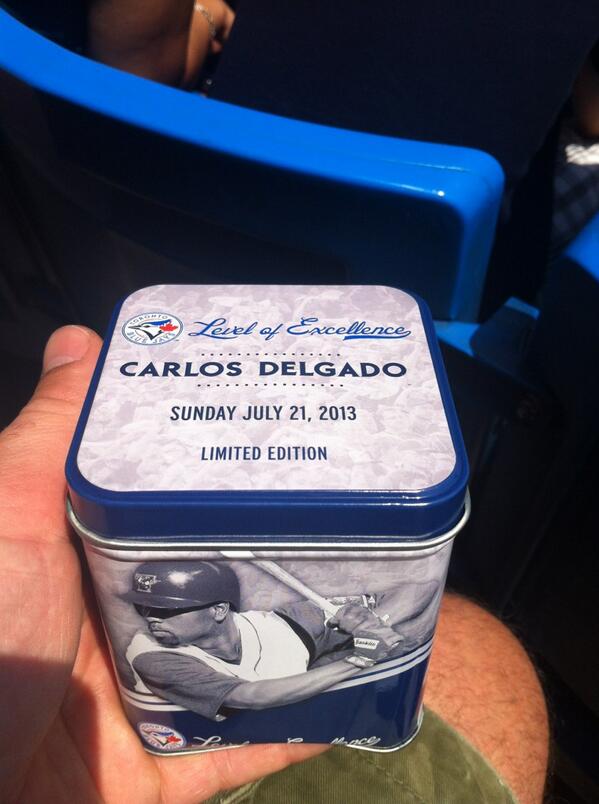 KeithKeithz's tweet photo. @kinghoffa no bobble head but a ball http://t.co/IadtIDsYdP