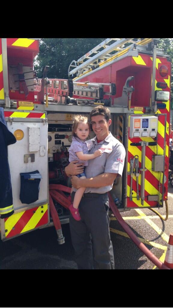 lily__lifestyle's tweet photo. Father daughter ❤ fire station open day http://t.co/J1CGEoYqrU
