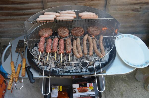 DJSCarpentry's tweet image. Was a beautiful day no work for us :) #bbq #lazysunday