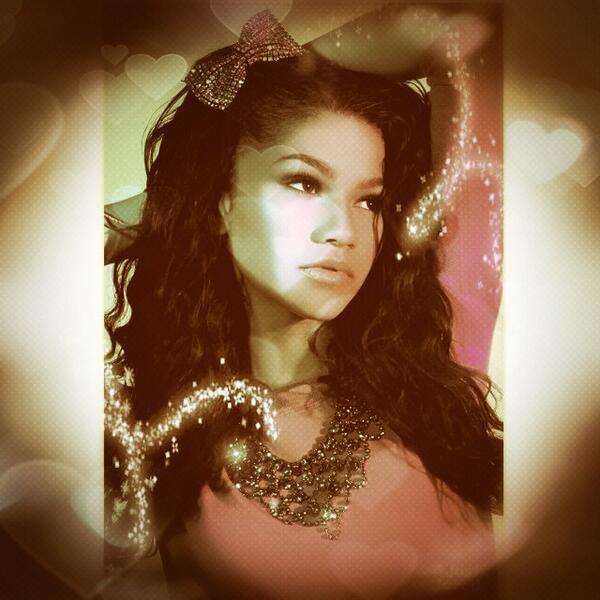 oniequasmith's tweet photo. @Zendaya hope u see and follow http://t.co/cdlg4HJNSP