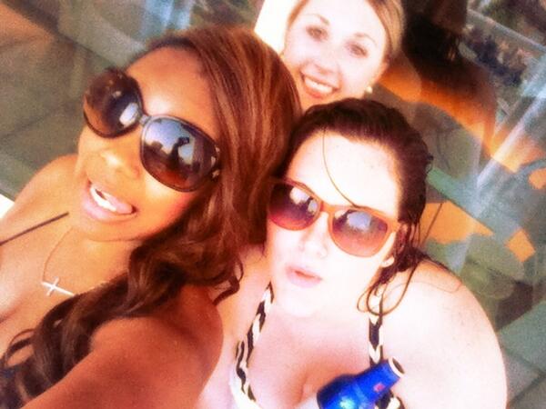 OliviaMaxie's tweet image. #margaritaville #postpool #lawd @KaraGale09