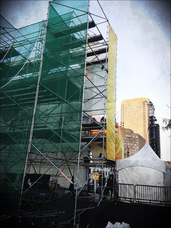 Lemicrodefeu's tweet photo. Mon méga backstage de ce soir ! Trop hâte !  #JPR2013 http://t.co/0xunbgTzsY