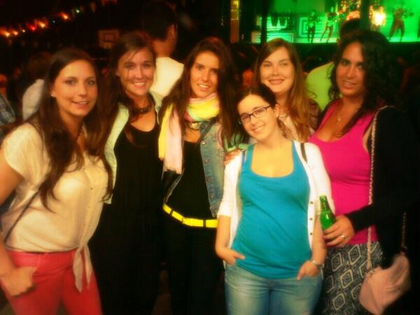 AliaMGambina's tweet photo. De verbena!! #chulis @coliflowwer @maria_bejes @Efdzcastro @litriciabielva @Saretuu http://t.co/cuFL7awHPG