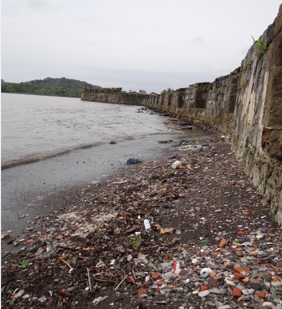 jhphoto507's tweet photo. No es posible que un patrimonio de la Humanidad de la UNESCO este lleno de basura. @tvnnoticias #Portobelo http://t.co/Bem7JU5MXg