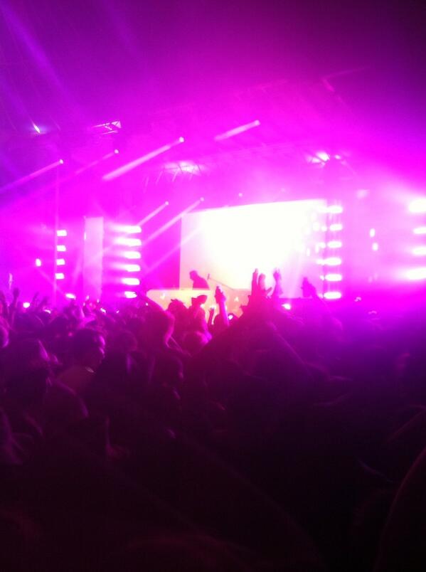 lance_wyatt's tweet photo. Country thunder 2013 # electricthunder #danceparty http://t.co/1J19MKtKvQ