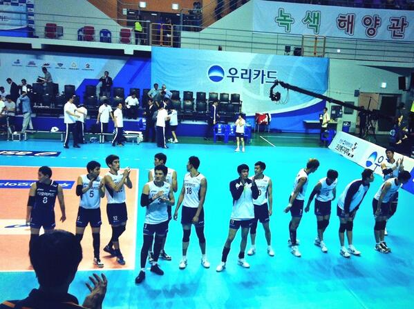 Deepye's tweet photo. 이 요물들. 사람을 아주 그냥 들었다놨다 들었다놨다... ㅋㅋㅋ http://t.co/CLFWmm9EJF