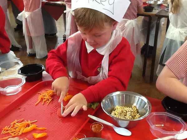 RoscoePrimary4's tweet photo. We are loving @jnrchefs! http://t.co/wm18IEiyca