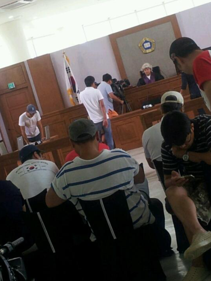 BPxOJ4bCMAAouUI.png:large