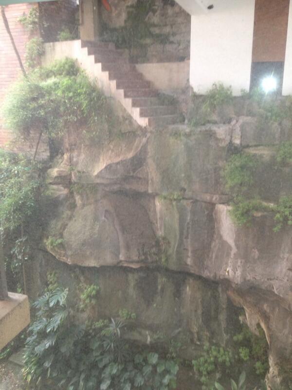 artiss2145's tweet photo. Staircase to nowhere? Somebody fucked up!! #youhadonejob http://t.co/mYwj9NLaVC