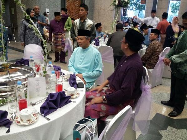 PremVj23's tweet photo. RT @Zahid_Hamidi Slmt buka puasa kpd seluruh warga &amp; ktgn Jab. @imigresenmy seluruh Msia @dwjunaidi @KDNPUTRAJAYA http://t.co/B8lQA84GcQ