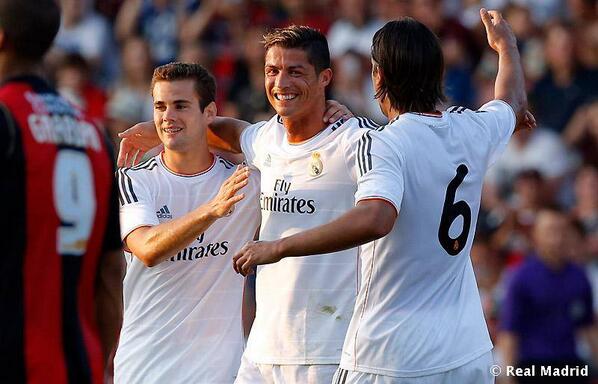 cr7luso's tweet photo. Mejor jugador del mundo http://t.co/ElYEgNn2ZA