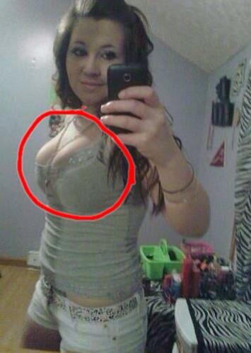cuzitsfunny's tweet photo. Does anybody notice anything wrong? http://t.co/E5t3drcjtC