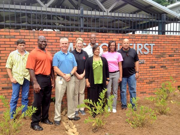 MissionFirstJXN's tweet photo. Thankful to @UnitedWayMetro for bringing out employees of Nissan to see how their investment is used to meet needs! http://t.co/9BgbIzcis1