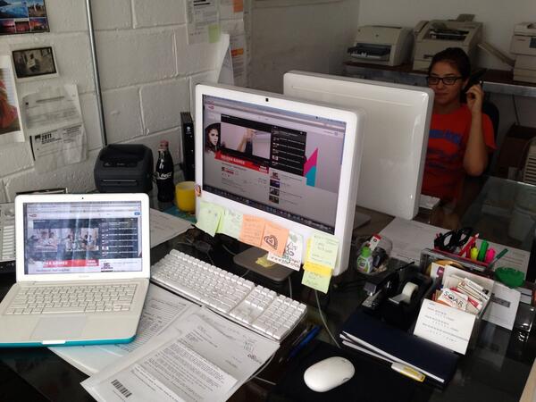 cheyennemuell3r's tweet image. US RIGHT NOW AHAHHAA #3COMPUTERS