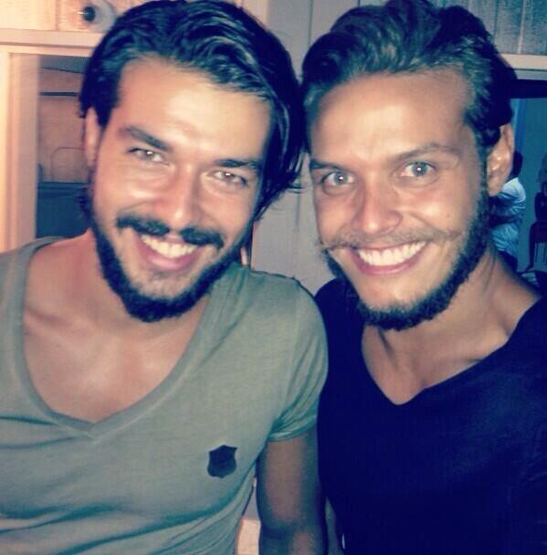 muratceylanMC's tweet photo. Ben sizi yerim canlarım benimmm 
@MuratCeylaan  @ALLSTARhilmicem http://t.co/9LGBK8DnBQ