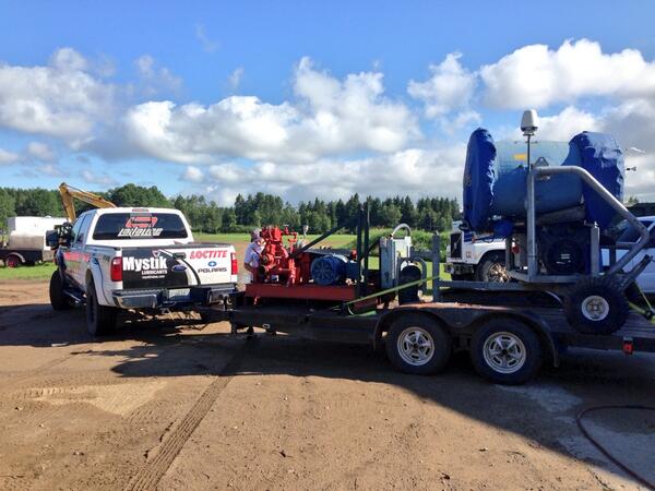 teamlavallee's tweet image. @Levi_LaVallee is getting ready to ride!! #snowgun #MystikLubes #Loctite #Polaris