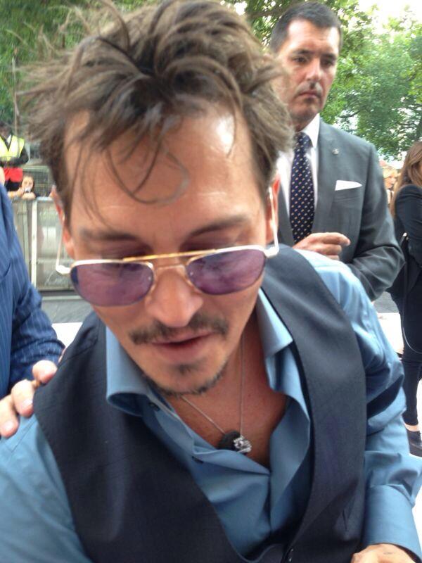Depptastic's tweet photo. Was it worth staying out all night for the LR Prem I'll say 😃😃😃 http://t.co/Ie8zOVENlb