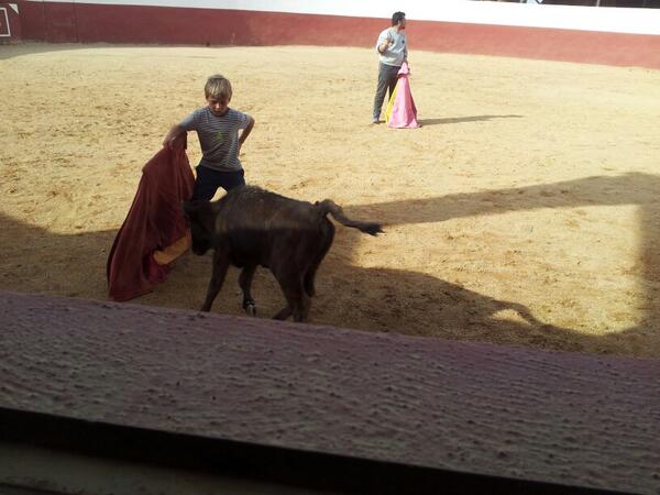 Guadalmena's tweet photo. Mi sobrino toreando lo espero con el rizao http://t.co/30ROHcNVpR