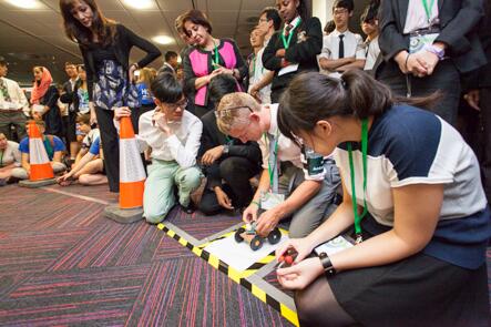 issf2013's tweet photo. The Lost In Space Challenge #ISSF2013 http://t.co/yEsecaF4Nw