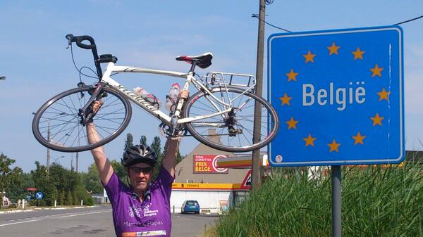 ignitionkey's tweet photo. @kategoldring Hes arrived! 700 miles in 7 days for @forgetmnotchild http://t.co/zVRfb5SxP1