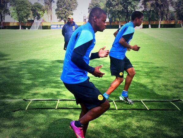 ClubAmerica's tweet photo. #EntrenamientoÁguila #NarcisoMina #VamosAmérica http://t.co/PeIXhz7rM8