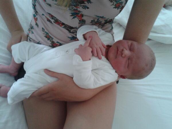 Marlousx_'s tweet photo. Net naar neefje geweest. Echt heel schattig! http://t.co/BDHZoeHcJj