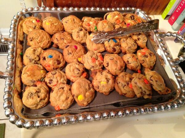 The_Tasty_Table's tweet photo. Need a Monday pick me up? Try #baking these heavenly Candy #Cookies! Get the #recipe@T http://t.co/8MeQyD9Pmu http://t.co/B8hlfdPxU3