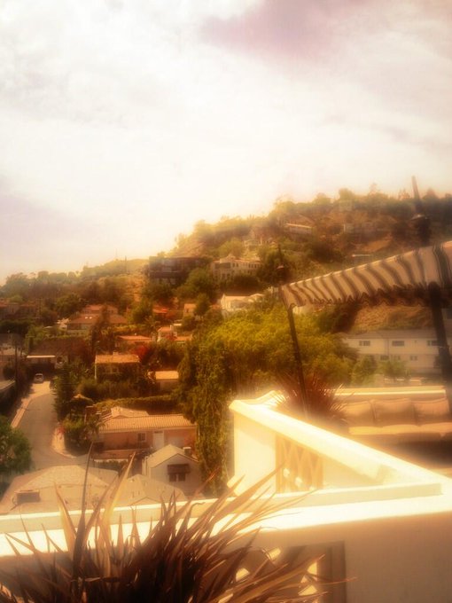 On set in #Hollywood at the Chateau Marmot <3 #Beautiful http://t.co/CZZxnkkzQ9