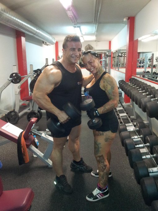 Entrenando de la mano del mejor gracias @TONIGUTIERREZ15 podeis seguirnos en @infoPHYSICBOOK http://t<a class="tags" target="_blank" title="On Twitter" href="/?out=eyJ0eXAiOiJKV1QiLCJhbGciOiJIUzUxMiJ9.eyJpYXQiOjE3MjQ4OTI0NTgsImlzcyI6InR3cG9ybnN0YXJzLmNvbSIsIm5iZiI6MTcyNDg5MjQ1OCwiZXhwIjoxNzU2NDI4NDU4LCJyZWRpcmVjdF91cmwiOiJodHRwczovL3R3aXR0ZXIuY29tL1RPTklHVVRJRVJSRVoxNSJ9.K1Kjp9pjkExrC-Qs9RJrnoACDWyz_Lx-R_FbdqjOGkcyYaLyeJ5TFkaqx1opQWHA5_NyEcpT4D2Cy9-MryrmYA">@TONIGUTIERREZ15</a>