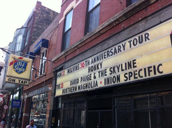 TeamHonky's tweet photo. Old Style n Honky in Chicago tonight y'all http://t.co/QItDsfuA5p