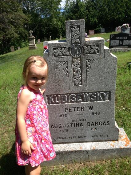 dynamiteBdog's tweet image. Claire and her #greatgreatgrandparents #whitneyontario #fivegenerations @skubyoung