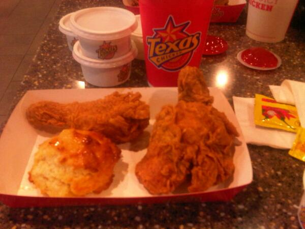 ayieikie's tweet image. Ramadhan combo meal with southern sweet tea a.k.a teh 0 ais..haha.. #iftar #ke28 #yumm2..