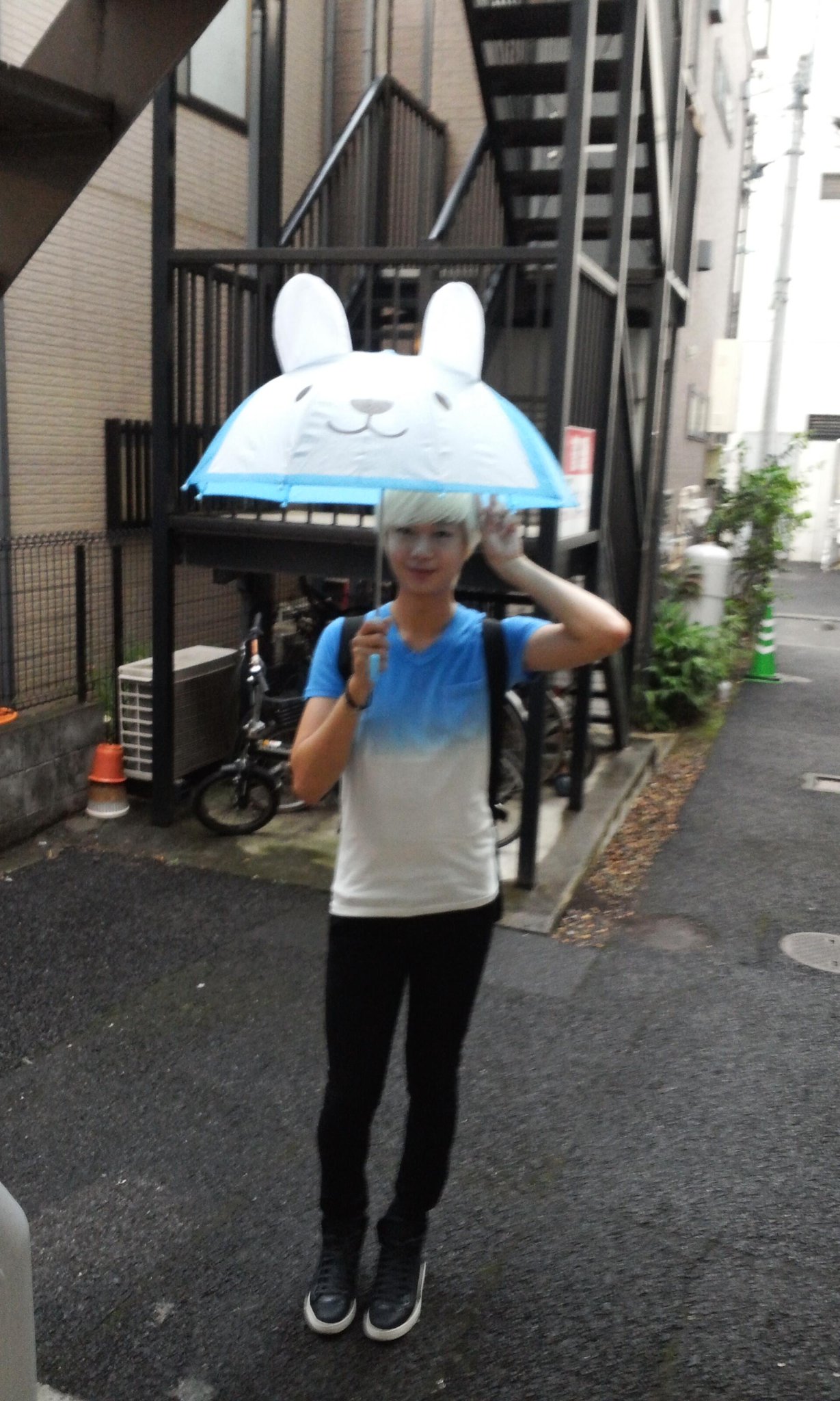 130806 HyoSeok Ѽ Twitter ♬ Parapluie mignon BQ-QHRCCEAEyFLf