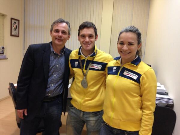 BetoMartinsImb's tweet photo. Recebemos casal @DouglasBrose e @LuceliaBrose.Mais medalhas p SC,ouro Sul-americano e prata Jogos Mundiais! http://t.co/2MRERULD7M