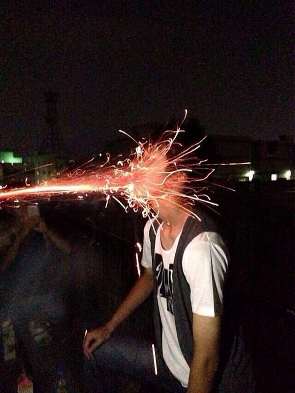 しあん とうきょうあんびしゃす 最近の高校生の花火の遊び方らしいよ 軽い衝撃を受けた人はrtしてね Http T Co Jfzdznxae0 Twitter しあん とうきょうあんびしゃす 最近の高校生の花火の遊び方らしいよ 軽い衝撃を受けた人はrtしてね Http T Co Jfzdznxae0 Twitter