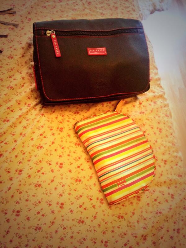 katebewsh's tweet photo. J'fin has a bigger make up bag than I do. http://t.co/7Hjex2Ivtz