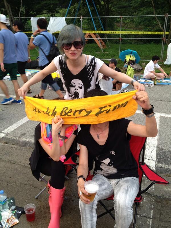 지산월드락페에서 즐거운 한때를 보내고 있는 허클베리핀! 락앤롤! <a href="/gojwrf/">지산월드락페스티벌</a>