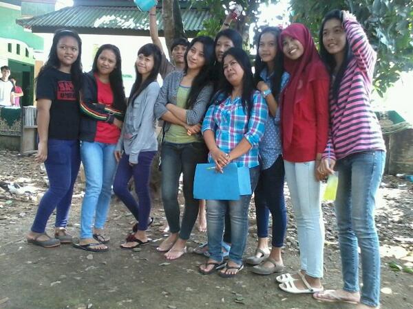 AinunReus's tweet photo. Girl's karangtaruna06
Hehe http://t.co/qvw5wFUQW5