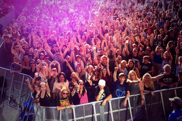 EvaVa93's tweet photo. @Sarahmevrouw RT @smackinyc "so #teamstageright kept it going. so beautiful faces. http://t.co/69vEDbrrV9 "