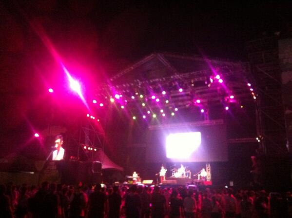 <<지산월드락페스티벌>>'현장스케치'
지금 PEACE STAGE에서는 브로콜리너마저의 달달한 공연이 한창입니다. :)